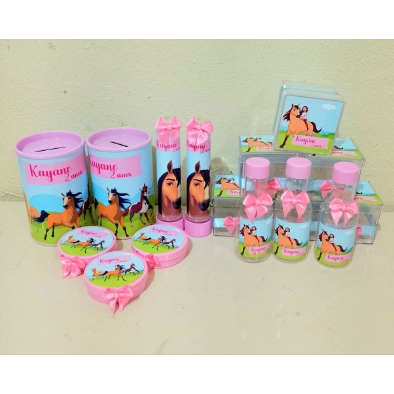 kit com 50 lembrancinha do Cavalo Spirit, tubete, caixinha, garrafinha e cofrinho