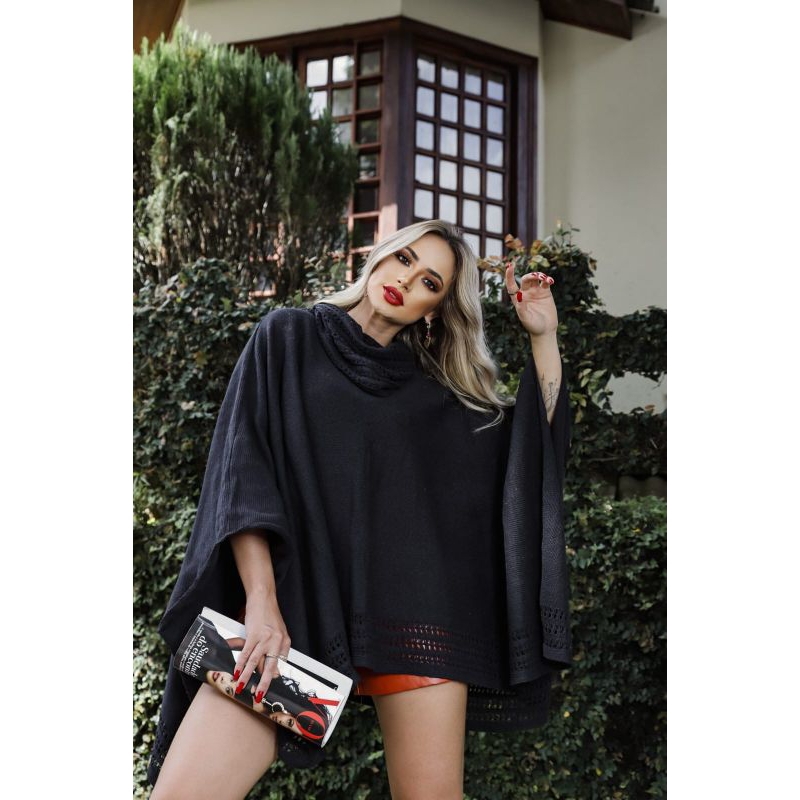 Capa/poncho feminino, gola boba, em tricô/tricot