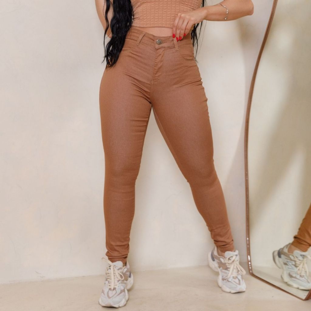 Calça Skinny Feminina de Sarja Com Lycra Elastano Estica com Bolso Cintura Alta Levanta Bumbum Clara