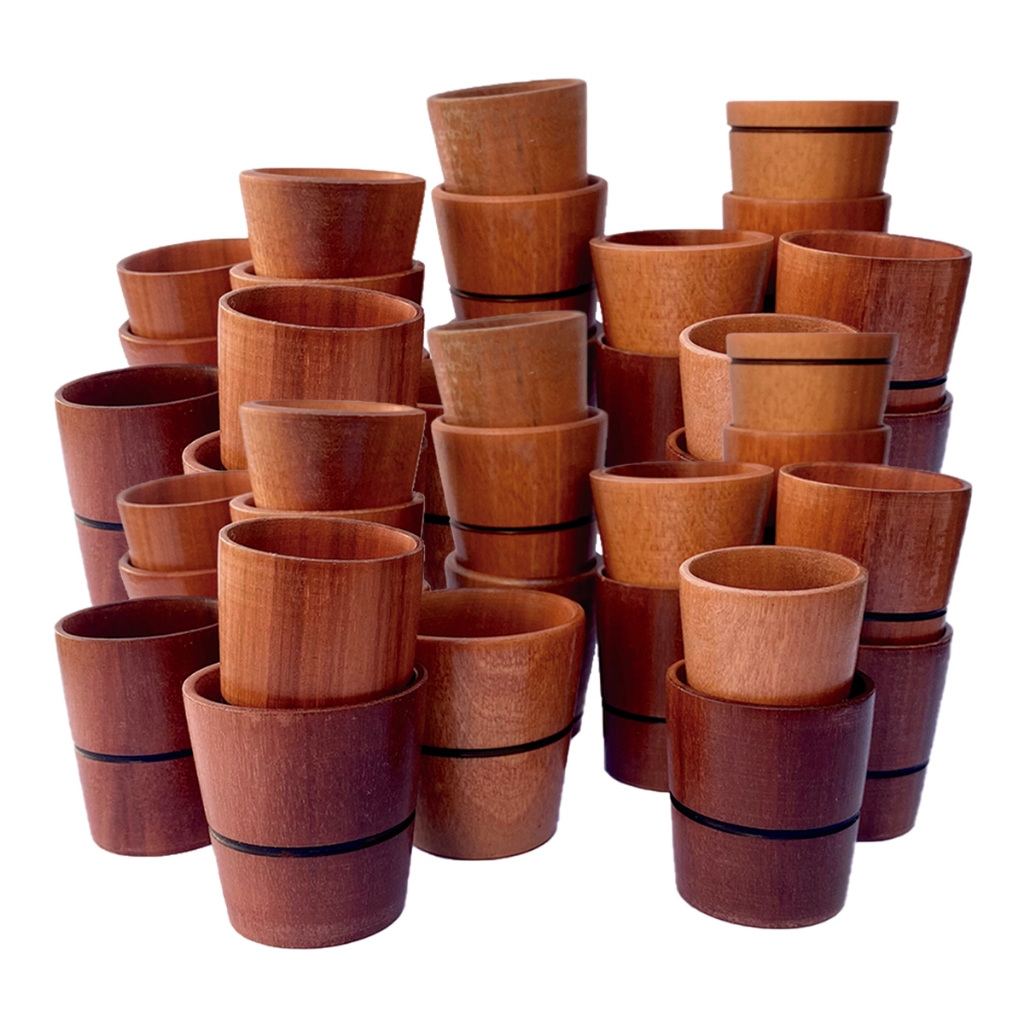 Kit 30 Copos de Cachaça 7cm em Madeira Rústica Shot para Pinga, Coquetel, Caipirinha e Aperitivos
