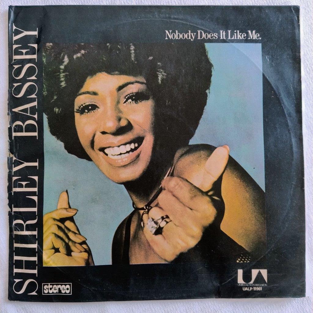 2 LPs: Shirley Bassey - Nobody Does It Like Me + Never, Never, Never