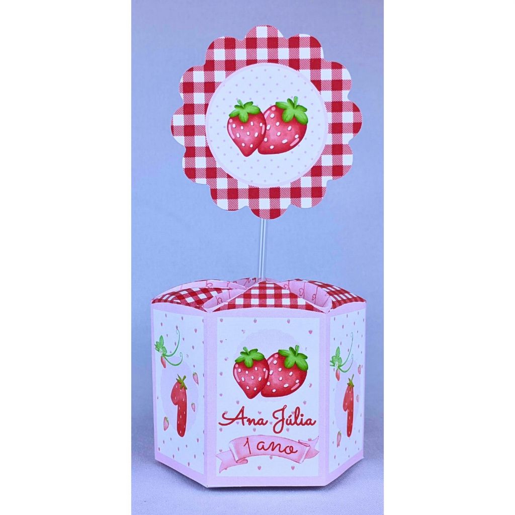 Kit 10 a 50 Centros de Mesa Morango Moranguinho Personalizada Papel Offset 180G Com Palitos e Apliques