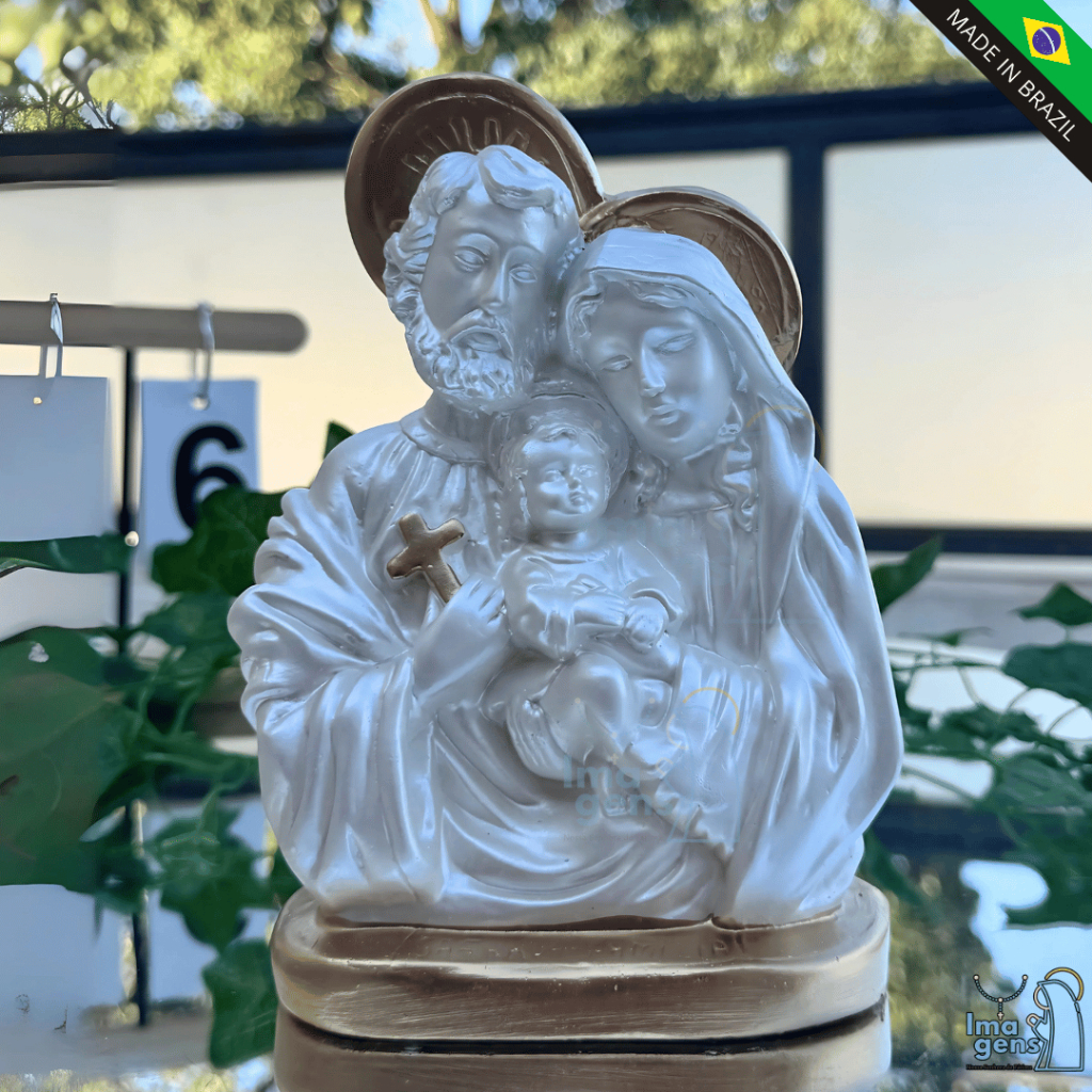 ✨Sagrada Família 18 cm em gesso – artesanal, acabamento perolado, perfeita para decorar com fé.🙏🏻 em Oferta na Shopee