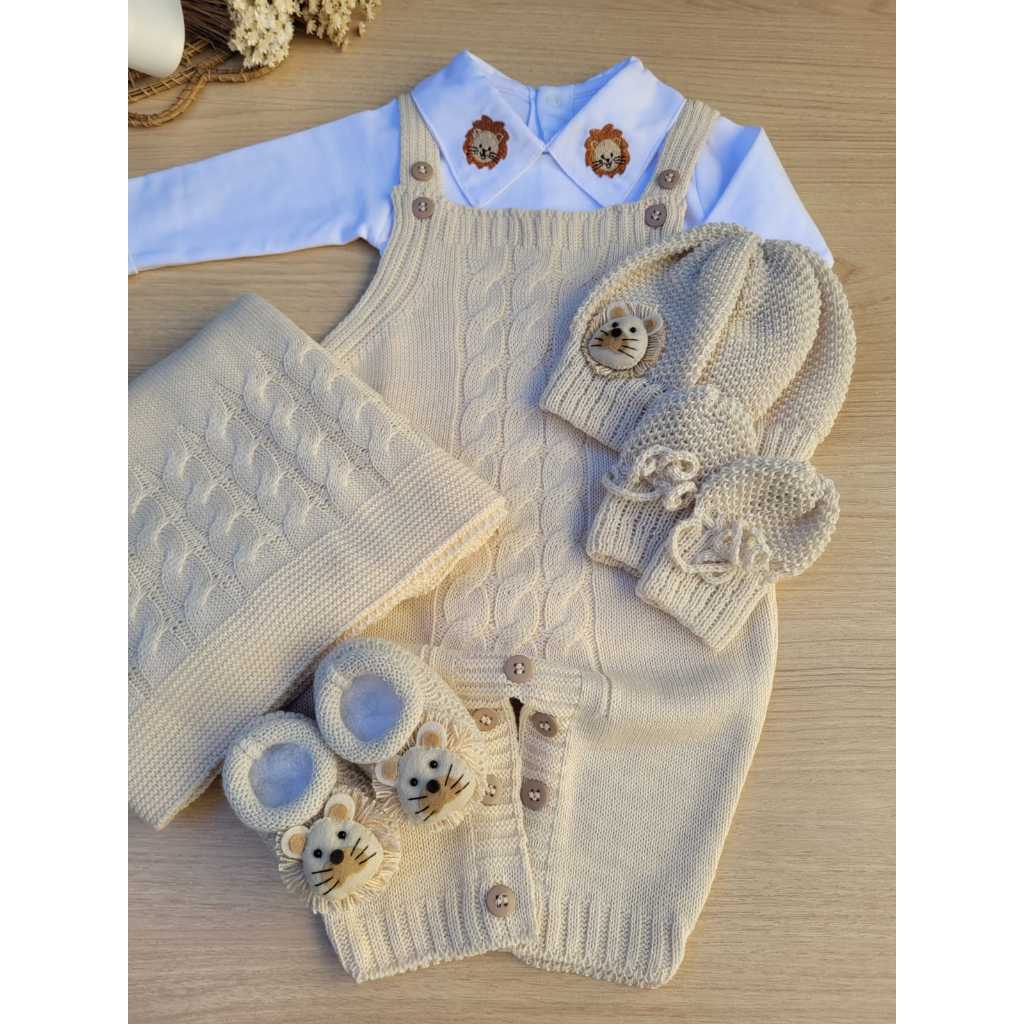 Saída de maternidade menino Jardineira bege tricot kit leão completa — imagem 2 de 2