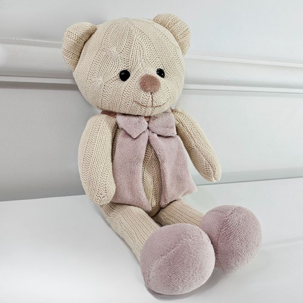 Ursinho de Trico Amigurumi Naninha com Laço para uso em Nichos e Decoração de Quarto Do Bebê Infantil