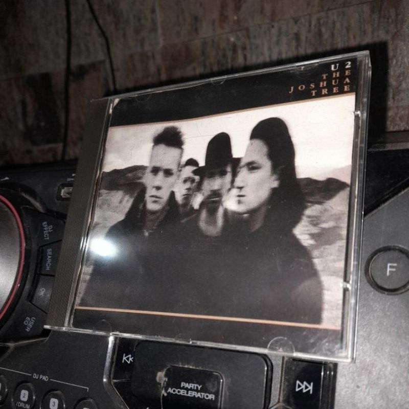 CD ORIGINAL - U2 "The Joshua Tree" de 1990 NACIONAL/ACRÍLICO Bon Jovi Guns N' Roses Bono Vox