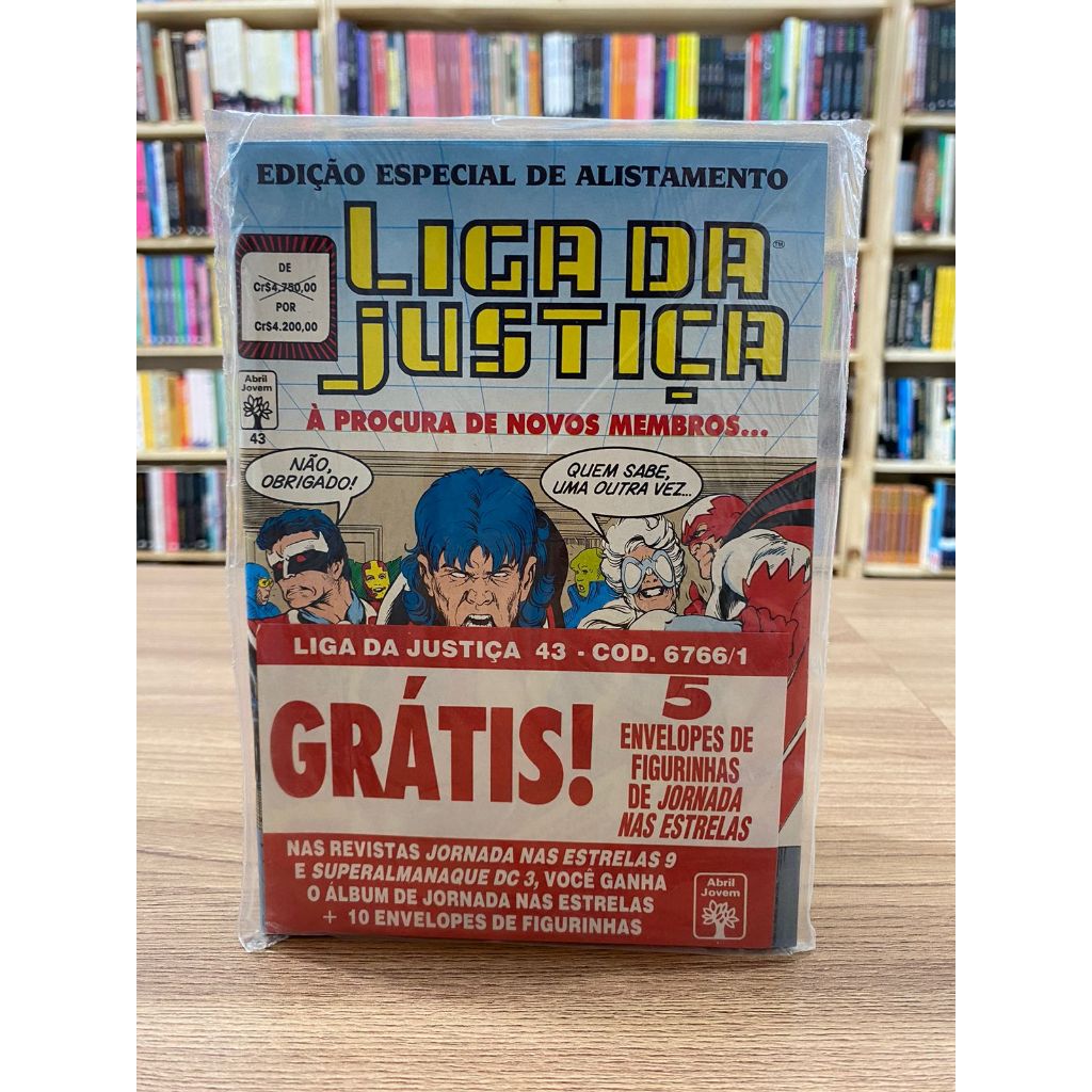 HQ Liga da Justiça n°43 Lacrada Contém 5 Envelopes de Figurinhas De Jornada Nas Estrelas.