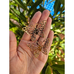 ENVIO IMEDIATO - Borboleta Decorativa Vazada em Lamicote Dourado