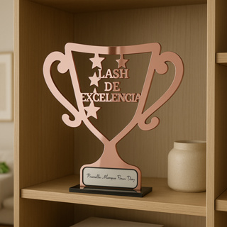 Troféu de comemoração para datas especia 18x18cm. em Oferta na Shopee