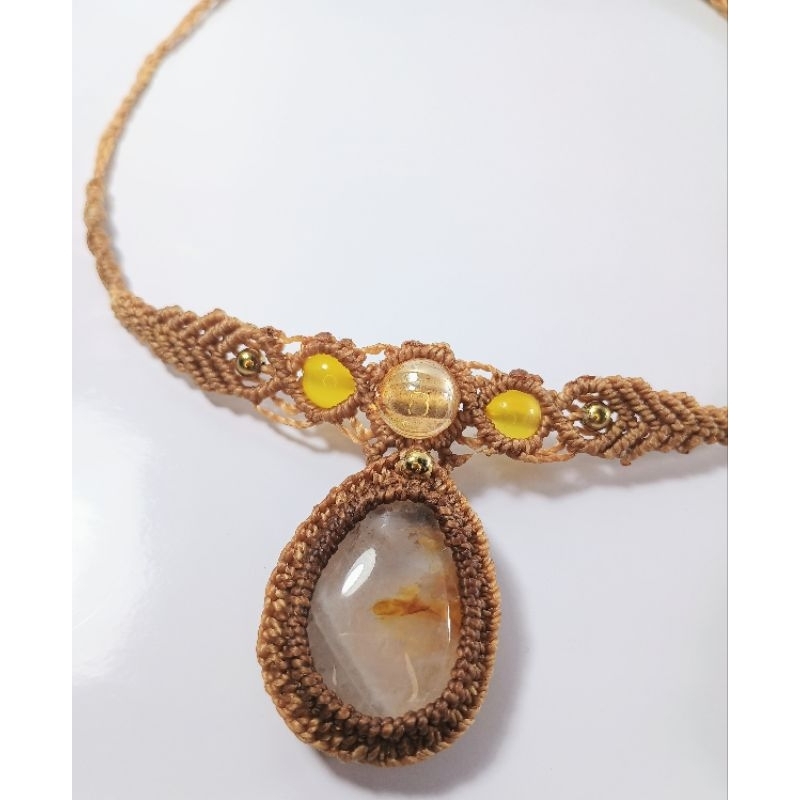Colar em Macrame com Pedra Natural Citrino
