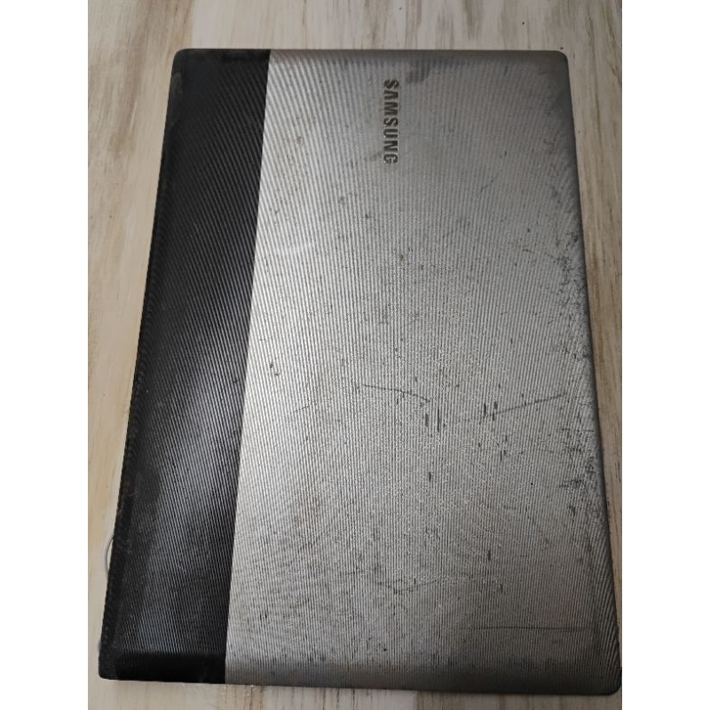 tampa tela notebook Samsung rv411 alguns riscos