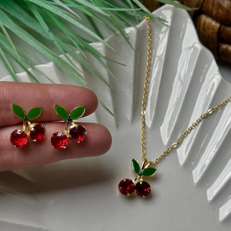 Conjunto Colar e Brinco Cereja Feminino - Cherry Folheado a Prata 925 e Ouro 18K em Oferta na Shopee