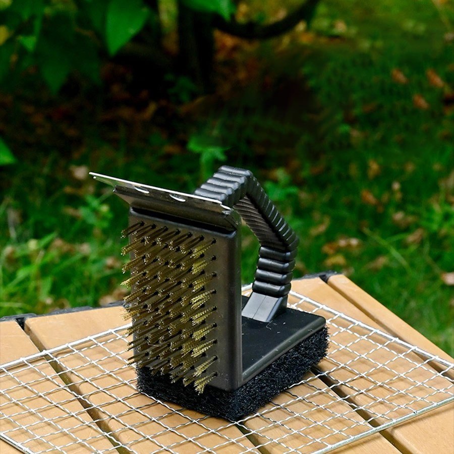 Escova  Limpa Grelha de Churrasqueira Aço Inox com Raspador Cerdas Prática Multiuso Eficiente 3 em 1