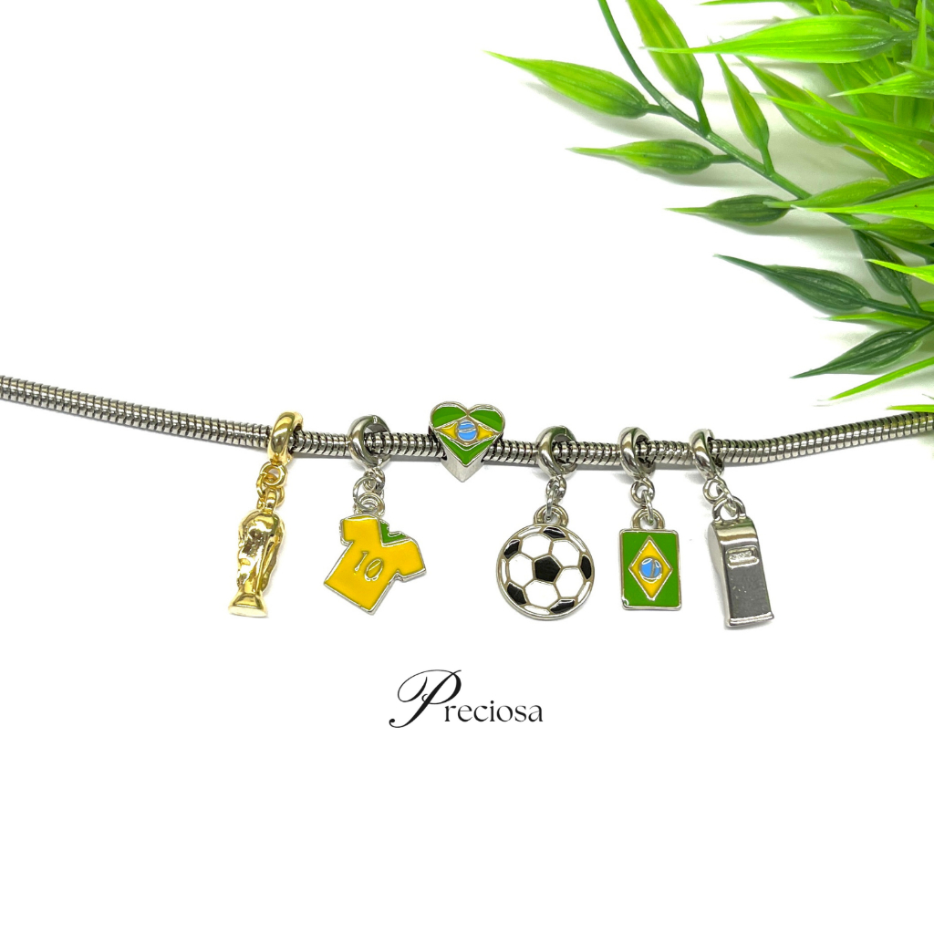 Berloques charm tema futebol copa do mundo troféu/ camiseta 10/ bandeira/ coração/ bola/ apito semijoia