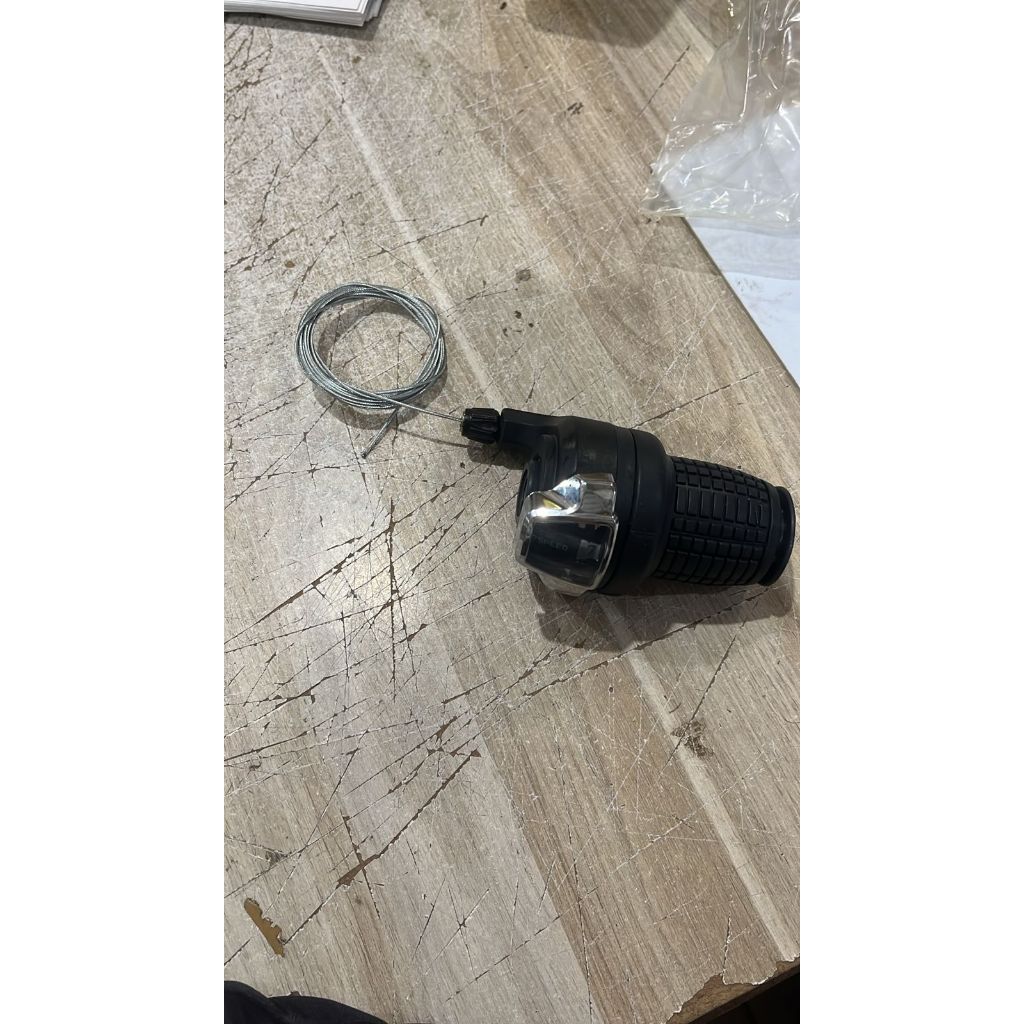 Trocador Grip Shift 7 velocidades somente lado direito (acompanha cabo de aço) Caloi compativel com cambio shimano 7V.