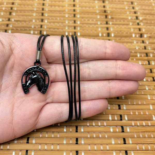 Colar Country Cavalo Ferradura Cordão Preto Ajustável Pingente Unissex em Oferta na Shopee