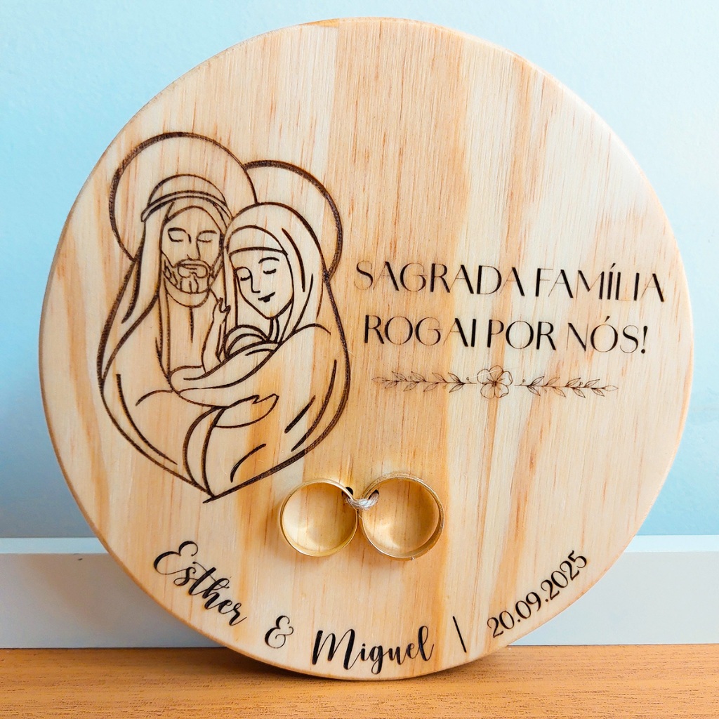 PORTA ALIANÇA SAGRADA FAMÍLIA DE MADEIRA RÚSTICO PARA CASAMENTO PERSONALIZADO