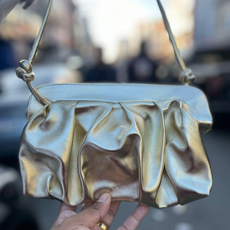 Bolsa Nuvem Clutch Com Alça De Ombro Estilo Enrugado Bolsa Nuvem Clutch Com Alça De Ombro Estilo Enrugado