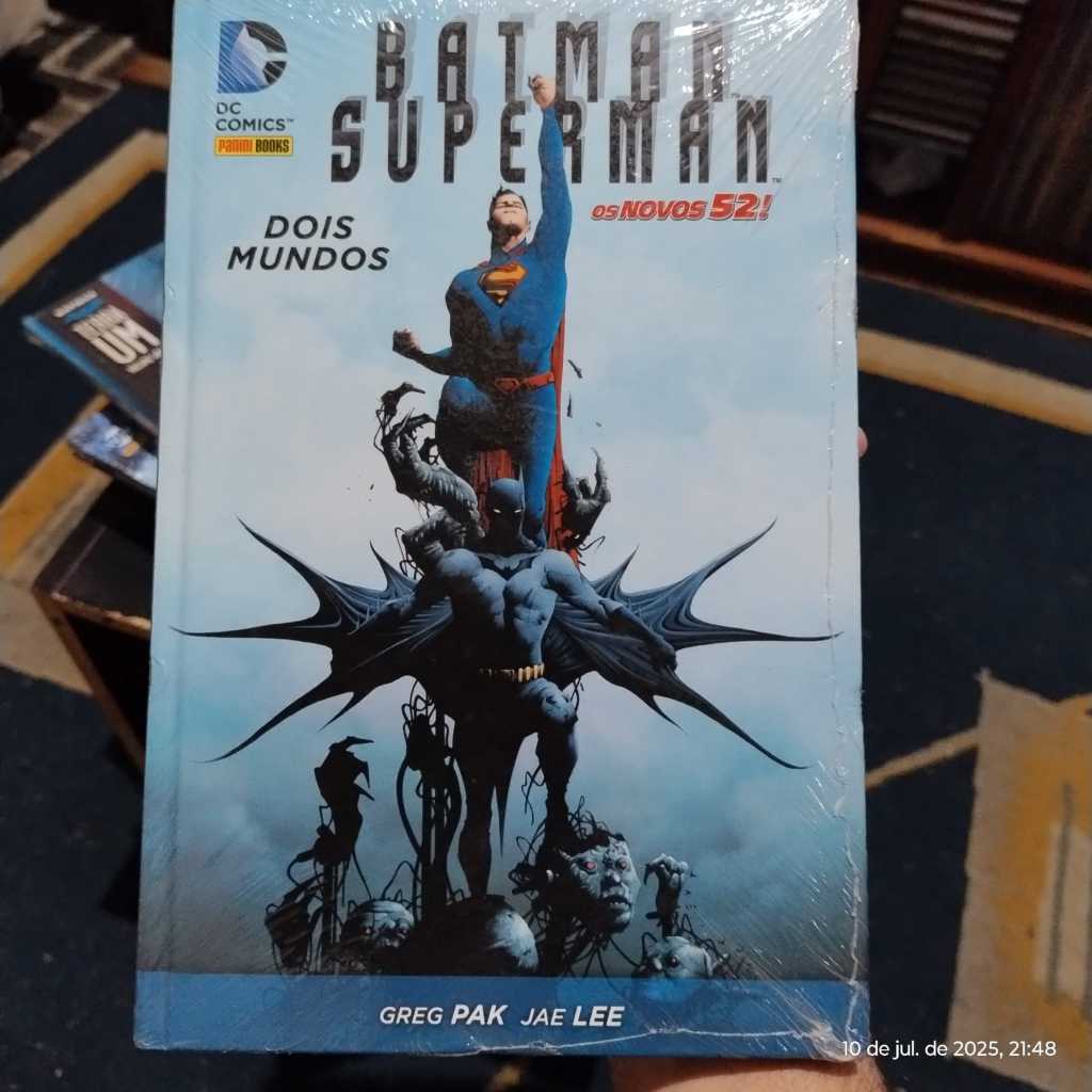 Coleção DC os novos 52: Superman & Batman, Dois Mundos. Novinho, capa dura e lacrado.
