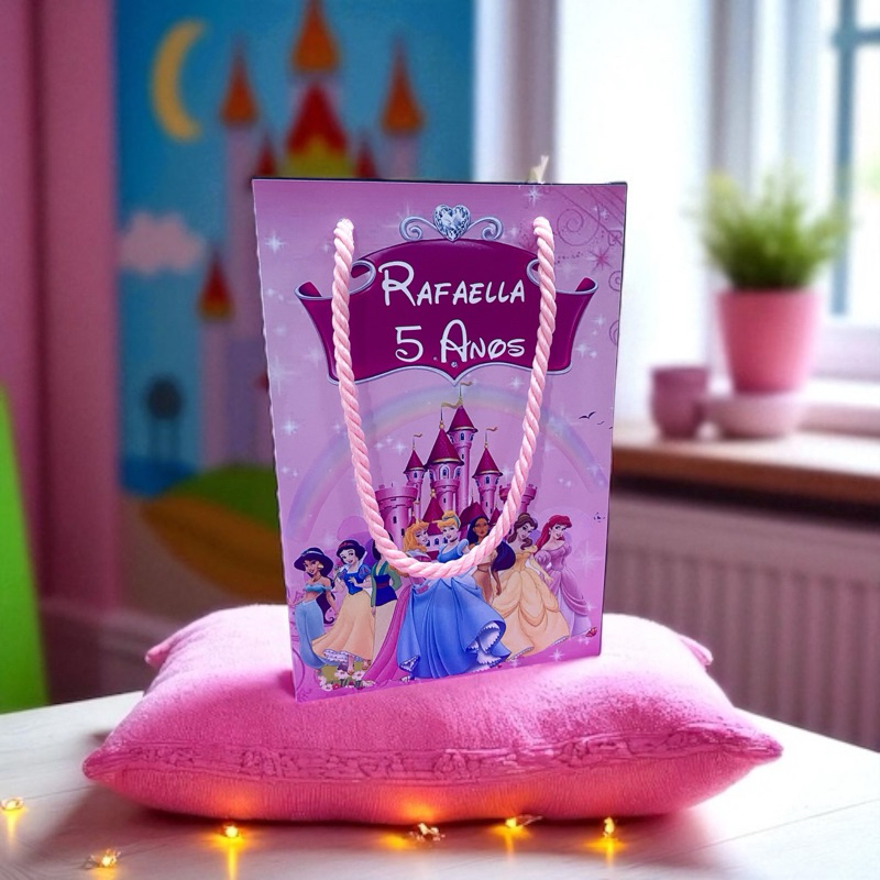 Sacolinha Surpresa Princesas Personalizada - Lembrancinha Festa Infantil- Com nome e idade-montada(apenas fechar o fundo