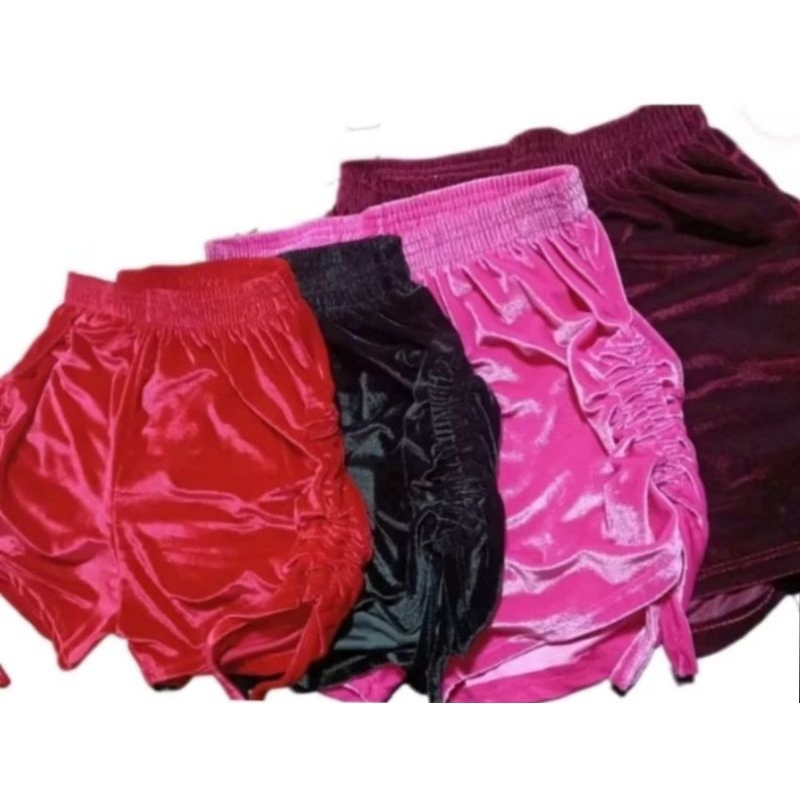 Short feminino veludo molhado drapeado.