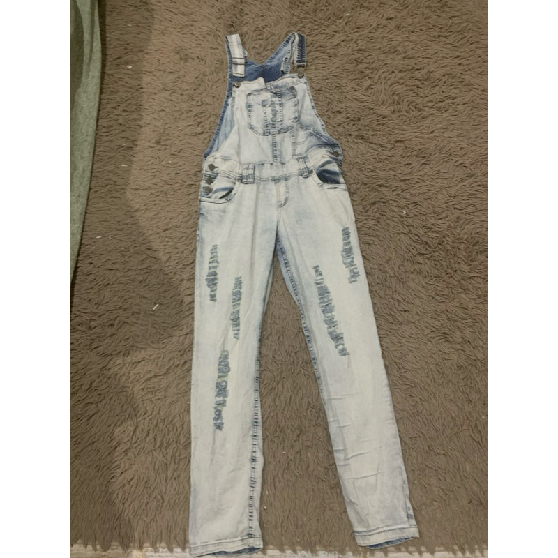 Macacão Jardineira jeans - Tam M - Veste um 44