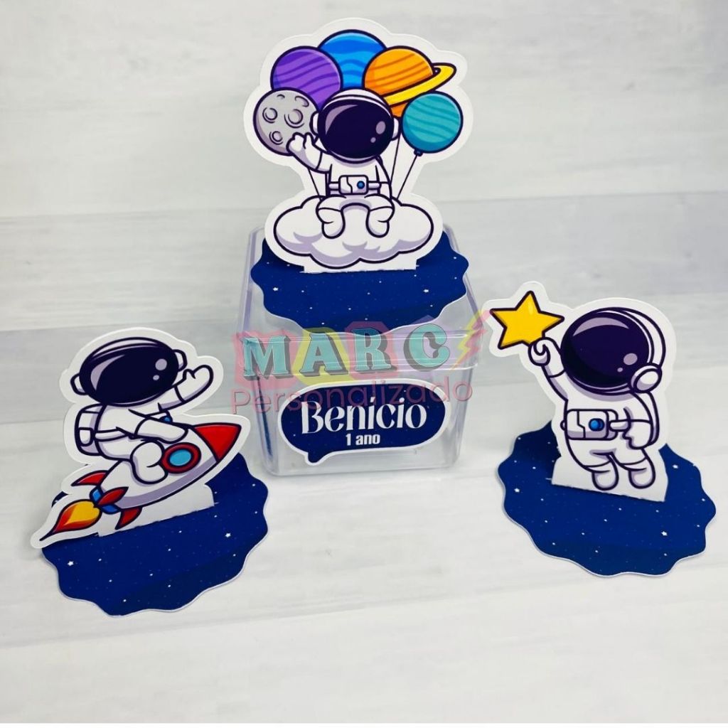 Apliques em pé Personalizados para Caixinha ou latinha 5x5 Lembrancinhas (NOME ADESIVO + APLIQUE TEMA) ASTRONAUTA