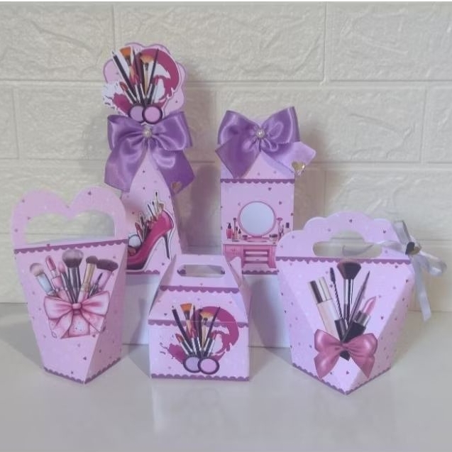 kit clássico de caixinhas personalizada para lembrancinhas de festas de aniversário, tema maquiagem, leia a descrição.