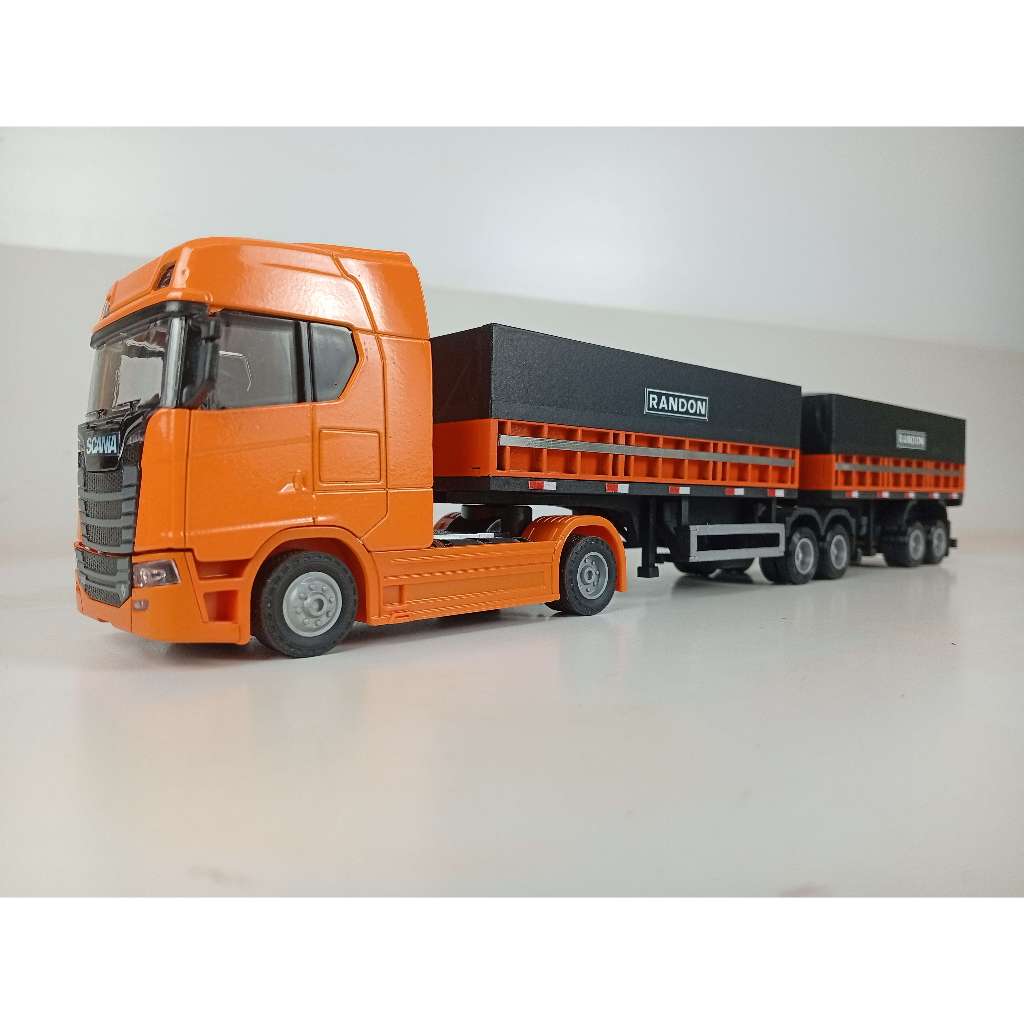 Conjunto Scania e Bitrem 2x2 Graneleiro escala 1:50