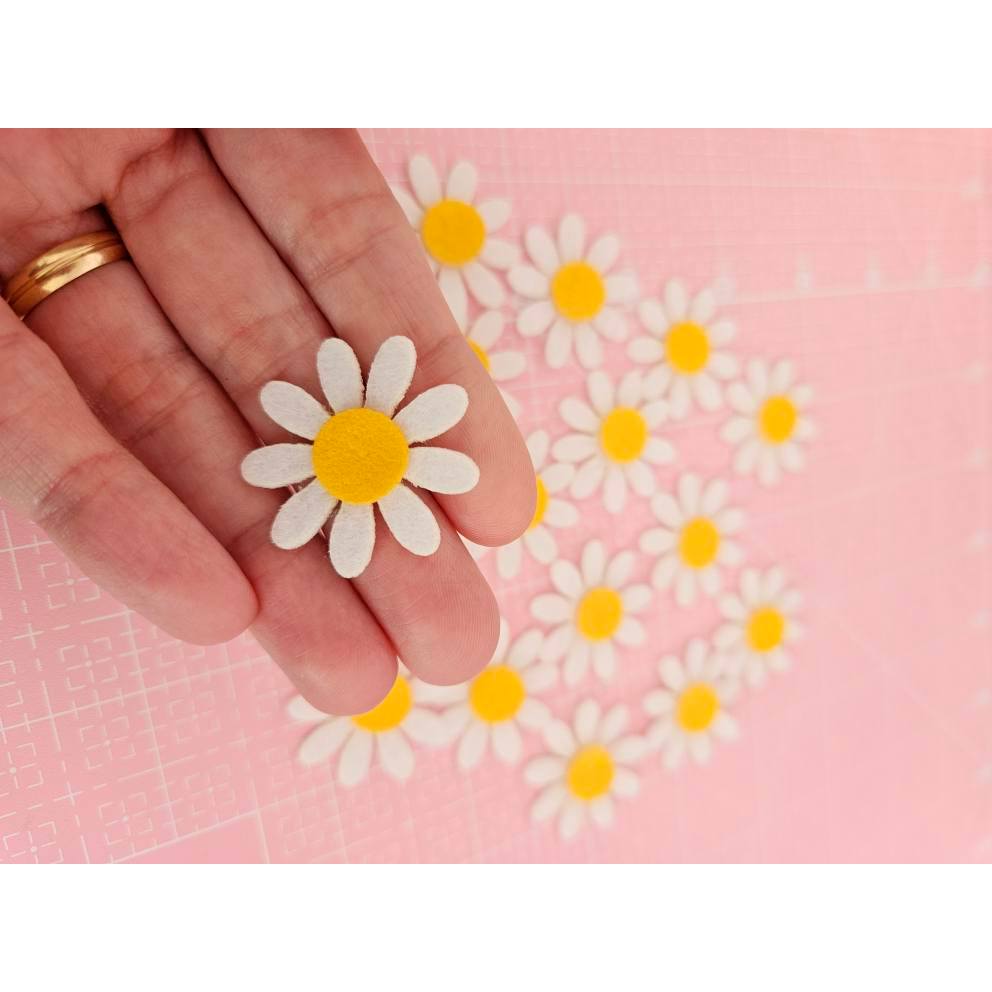 RECORTES DE FELTRO MARGARIDA 3 CM PACOTE COM 50 UNIDADES em Oferta na Shopee