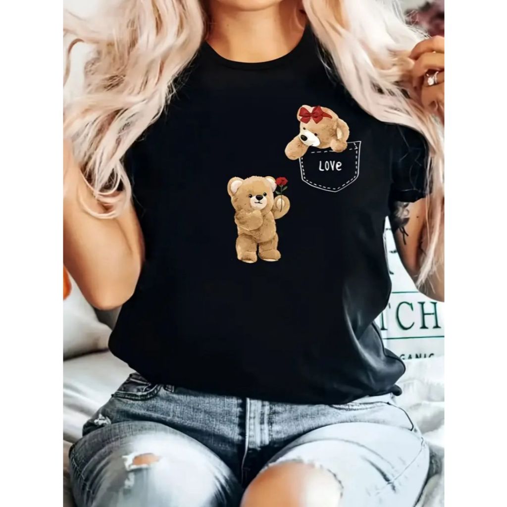 Blusa Camiseta Feminina com Estampa de Ursinhos Apaixonados Estilo Fofo e Casual em Algodão
