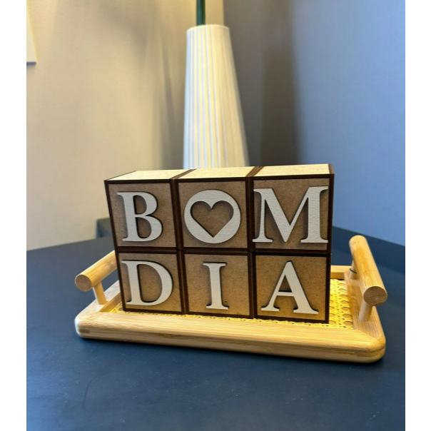 Cubo BOM DIA em MDF