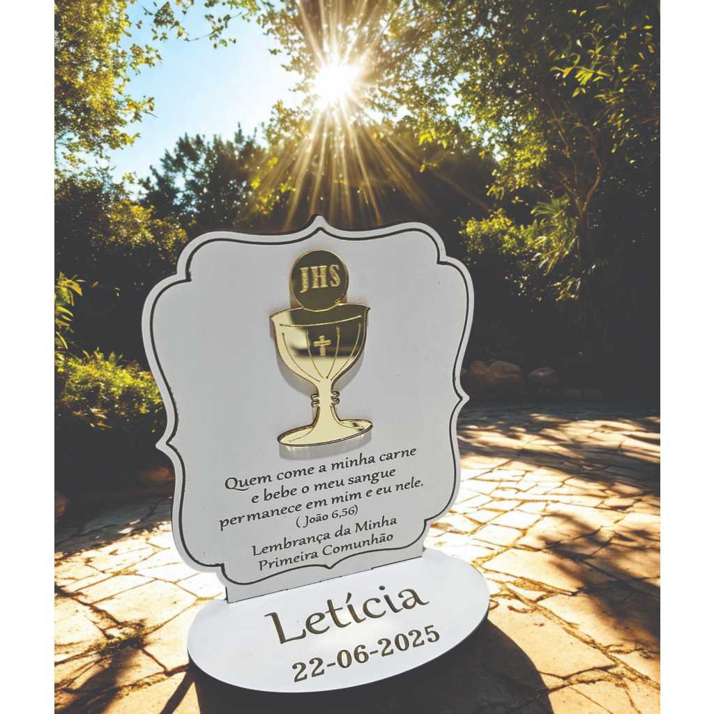 ✨ Lembrancinha Primeira Comunhão Luxo – MDF Branco e Acrílico Dourado ✝️ ✅ Kits com 10, 15, 20, 25, 30, 35, 40, 45 ou 50