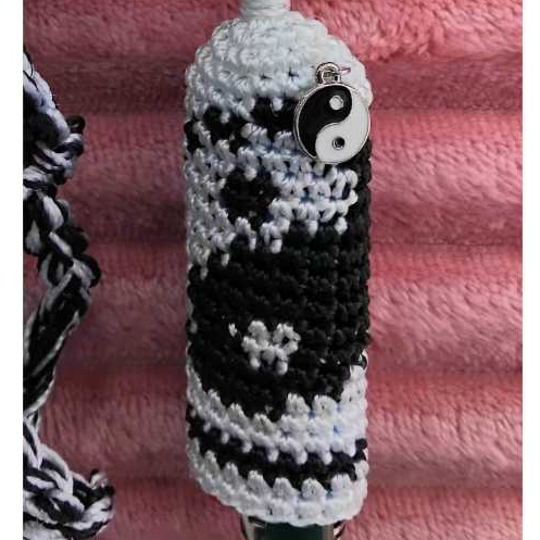 Porta Isqueiro de crochê COM OU SEM PINGENTE☯️ Porta bic Feito a mão Colar, corrente, cordão, chaveiro, bolsa.