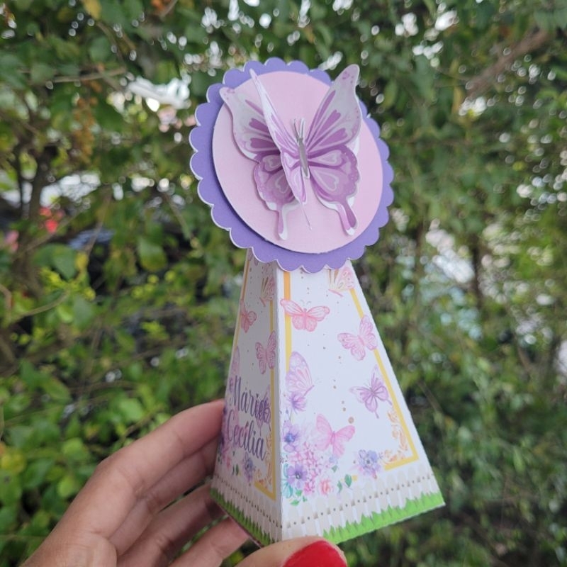 Caixinha Pirâmide Cone Jardim Encantado borboletas personalizado para festa aniversário mesversário