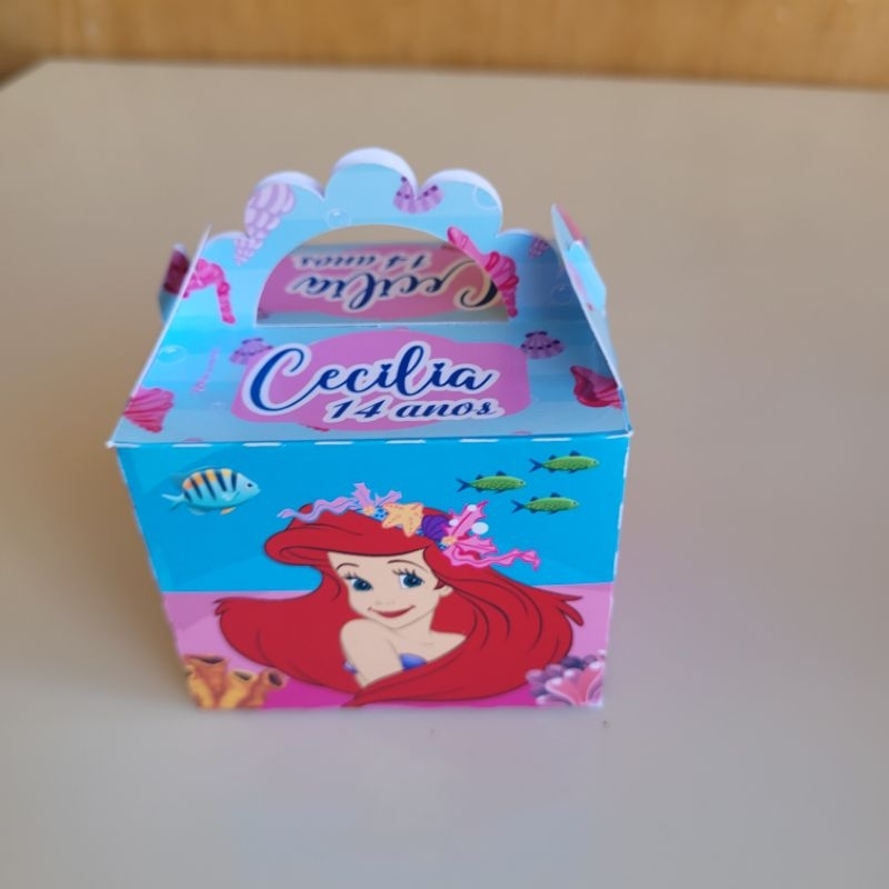 Caixa personalizada lanchinho para lembrancinha de mesa de aniversário infantil de menina com o tema Ariel