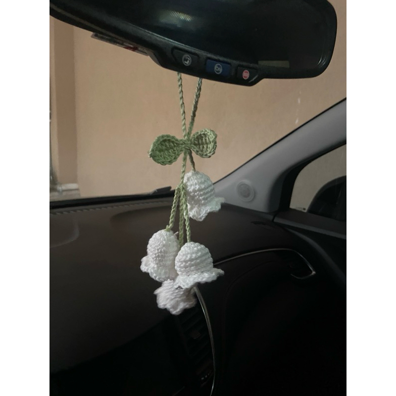 Enfeite retrovisor de carro - flor Lirio do Vale de crochê. em Oferta na Shopee