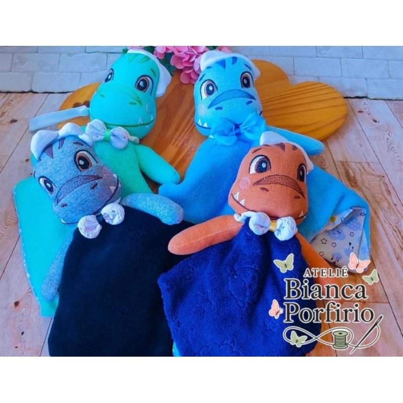 NANINHA Dino /Naninha Dinossauro macia com nome /Naninha/soninho/menino/Dinossauro
