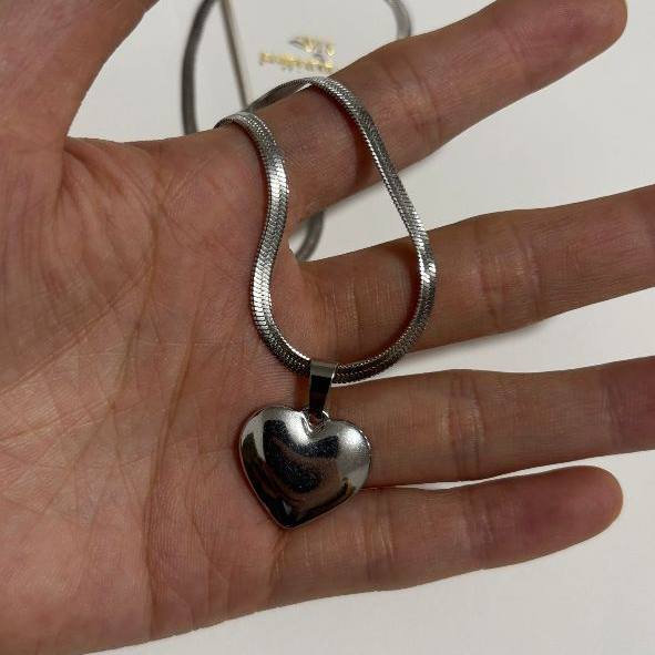 Corrente de clavícula de coração de aço inoxidável versátil/colar simples para mulheres