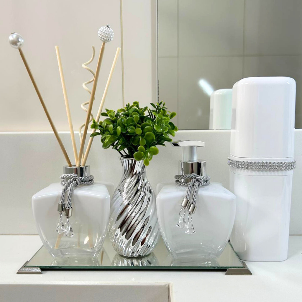 Kit Lavabo Luxuoso Difusor de Aromas Saboneteira Bandeja Espelhada Vaso Decorativo + Lindo Kit de Varetas - K260Prata