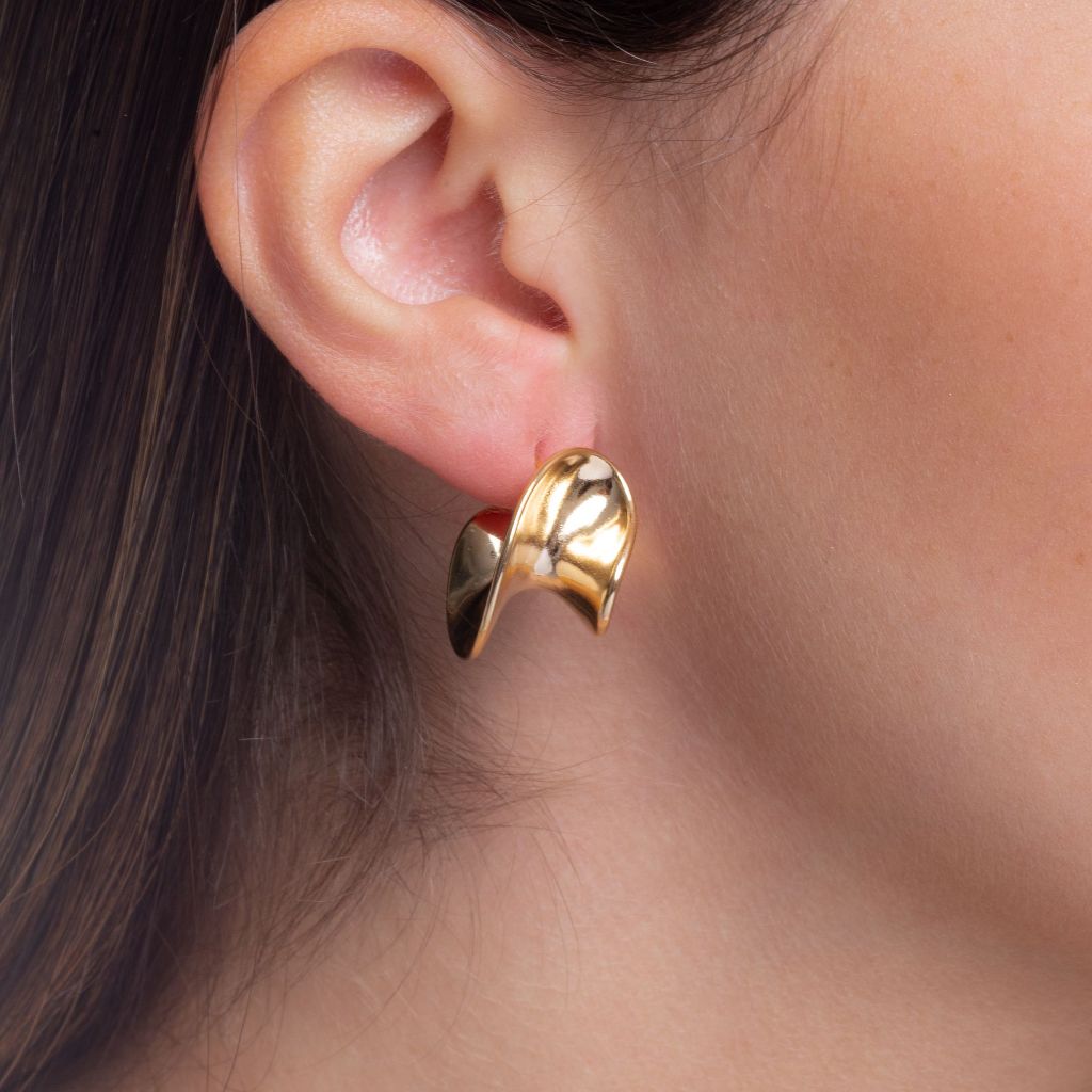 Brinco Meia Argola Ondulada Banhado a Ouro 18k Feminino Semi Joias