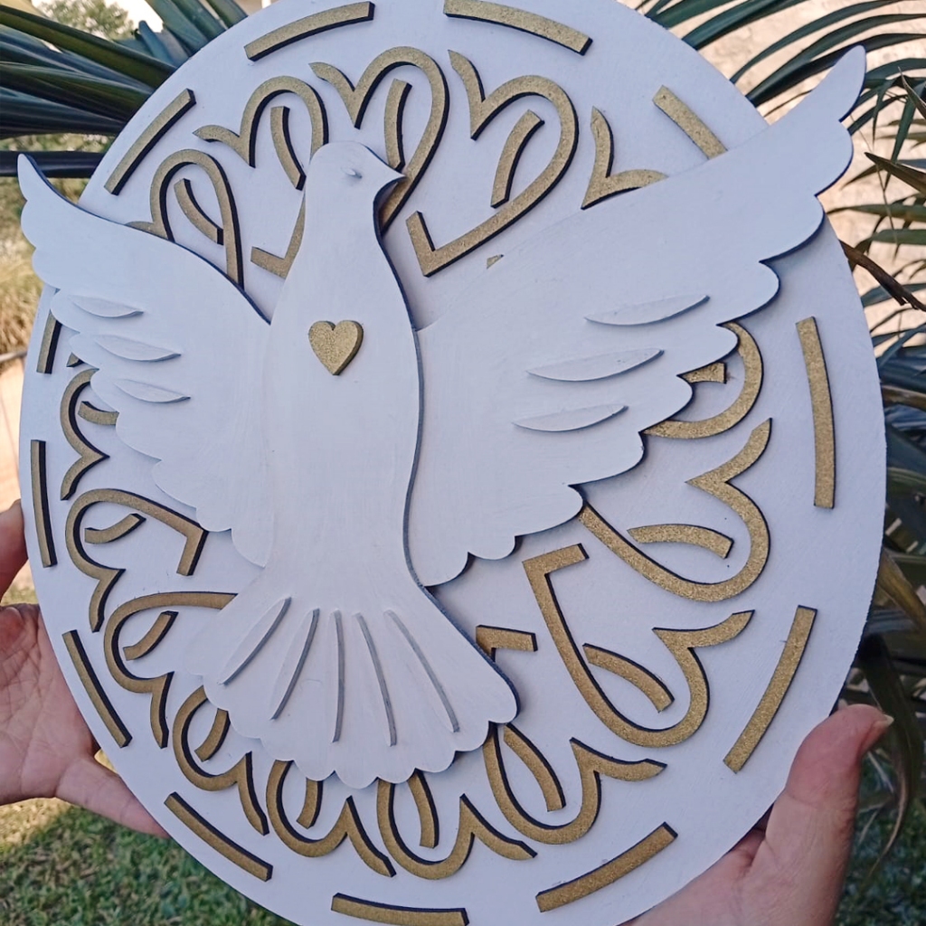 Decoração Católica Religiosa Divino Espirito Santo Vazado Mdf Aplique Dourado Batizado Quadro Vazado