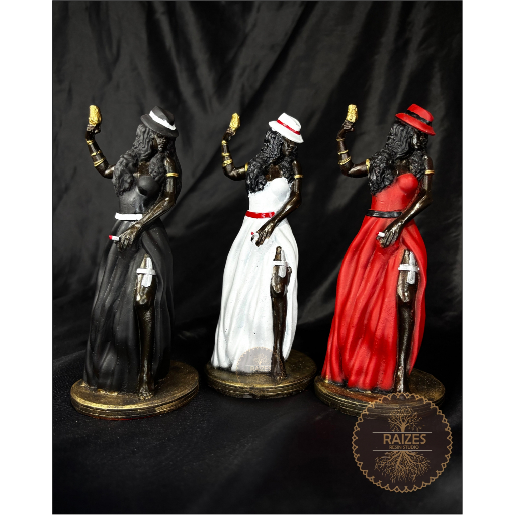 Estátua/Escultura Imagem Miniatura Maria Navalha Taça na Mão