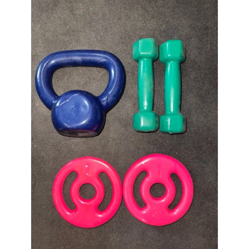 kit de treino 8kg ketlebell 4kg + par de halteres sextavado 1kg + par de anilha 1kg