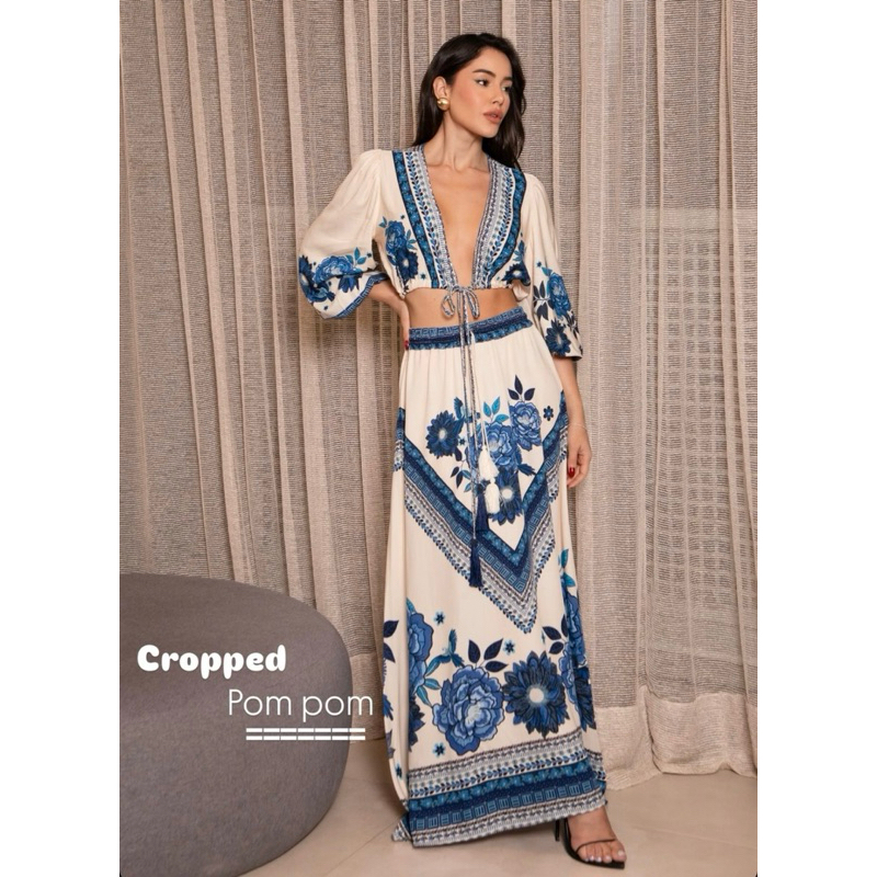 Conjunto cropped e saia longa estampado azul floral manga longa