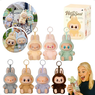 Chaveiro Labubu Boneco de Pelúcia Sentado com Caixa em Oferta na Shopee
