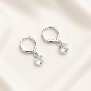 Brinco com Ponto de Luz Pendurado, Delicado e Ideal Para o Dia a Dia Banhado a Prata Com Garantia em Oferta na Shopee