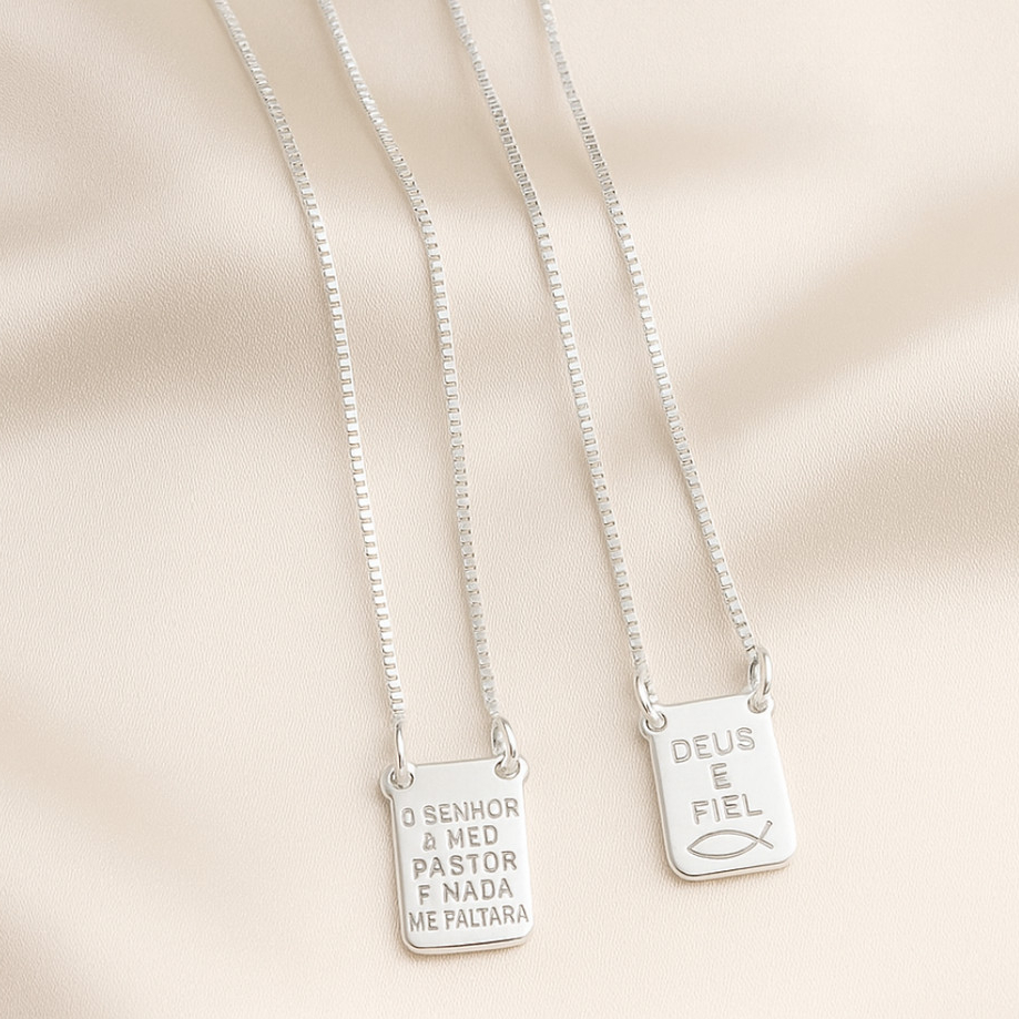 Colar Escapulário Unissex com Placas Deus é Fiel Corrente Veneziana Banhado a Prata, Presente com Fé