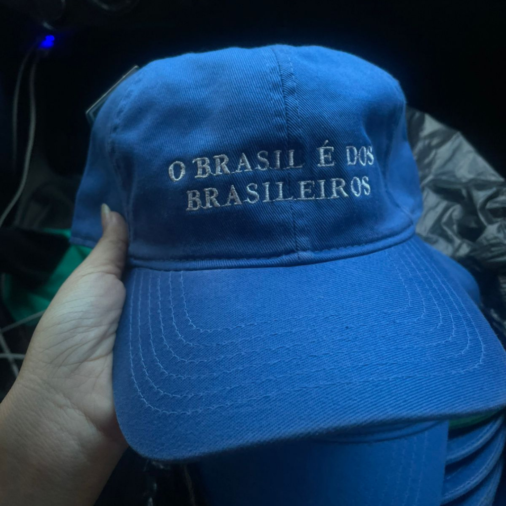 Boné Azul “O Brasil é dos Brasileiros” | Bordado Premium | Ajustável Boné Lula