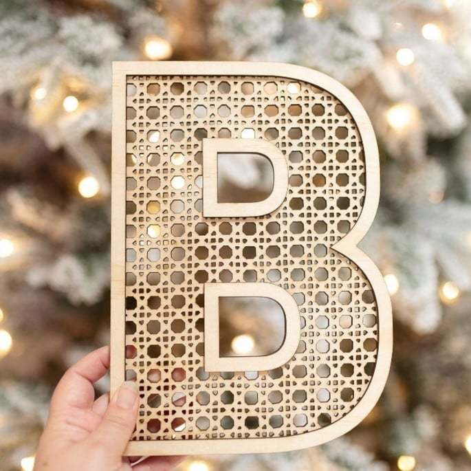 Letra 15 cm formato de Palhinha Indiana em mdf decora menino menina tela boho chic lindo barato em Oferta na Shopee